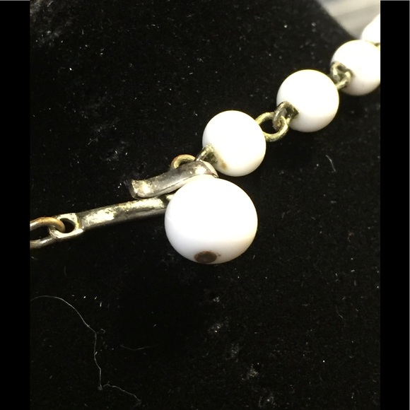 Vintage white leaves & white beads - Picture 3 of 3