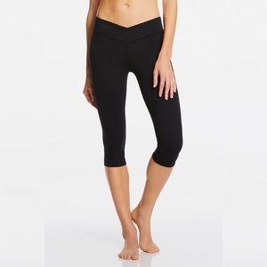 💫BOGO💫 Fabletics Winn Mid Rise Capri