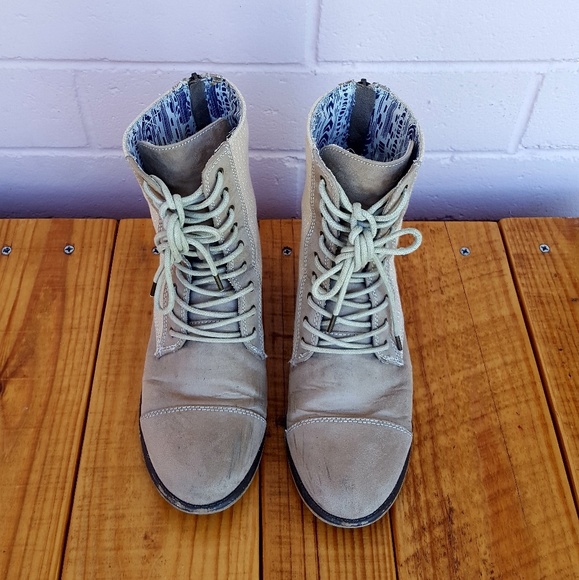 Roxy Shoes - SIZE 8.5 ROXY FIELD BOOTS