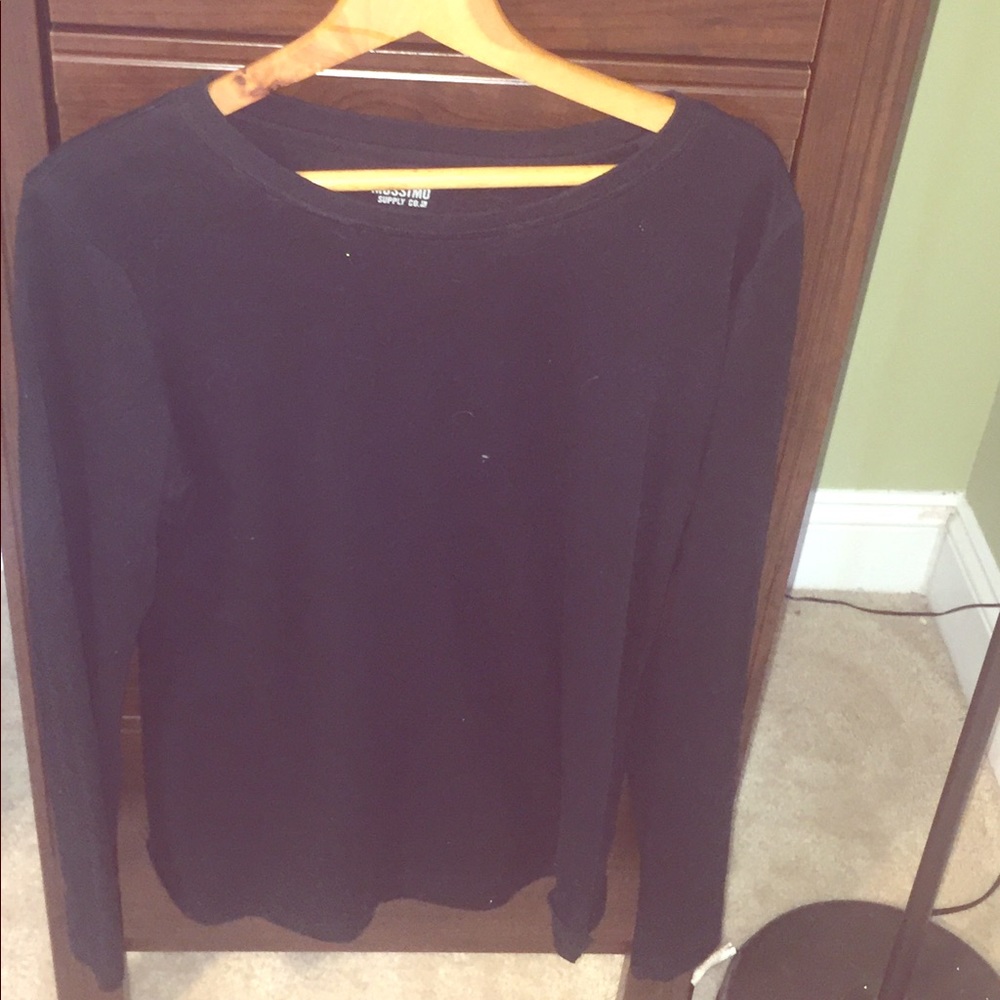 Cute long sleeve black t-shirt. Medium.