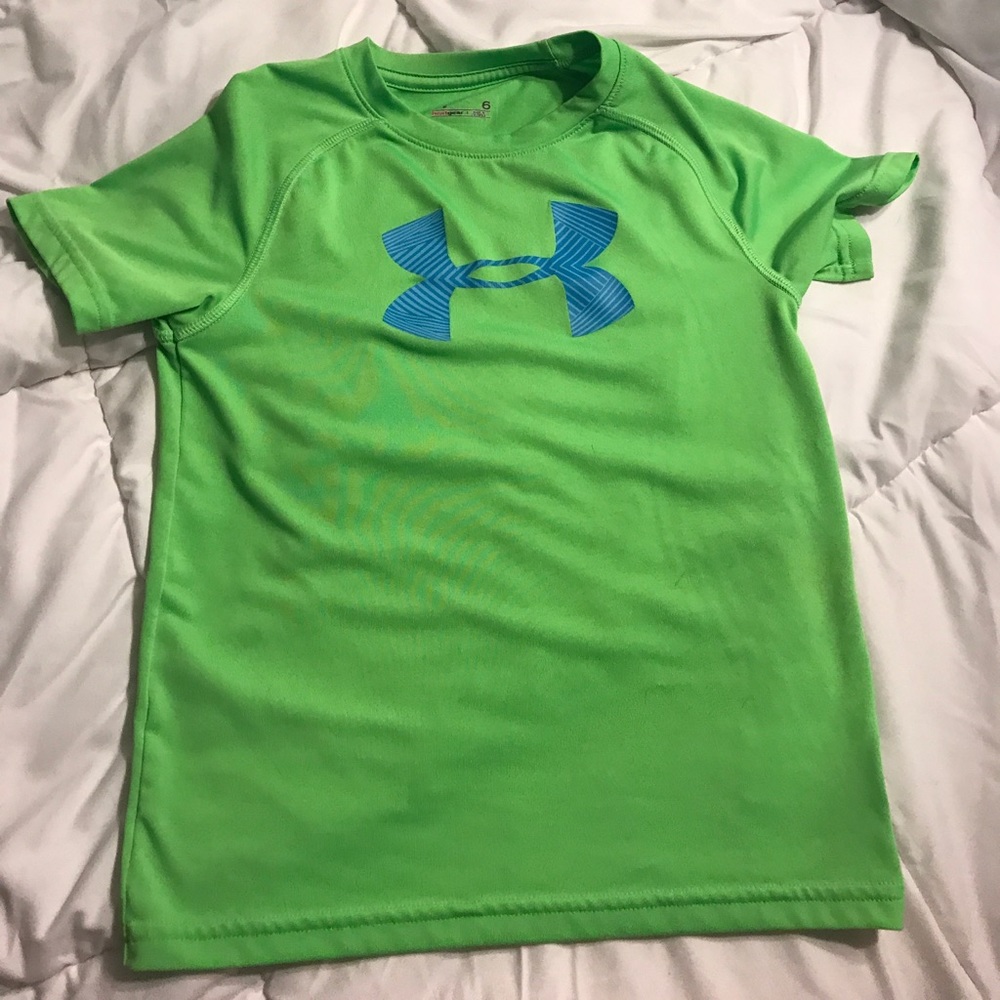 Green under armour shirt
