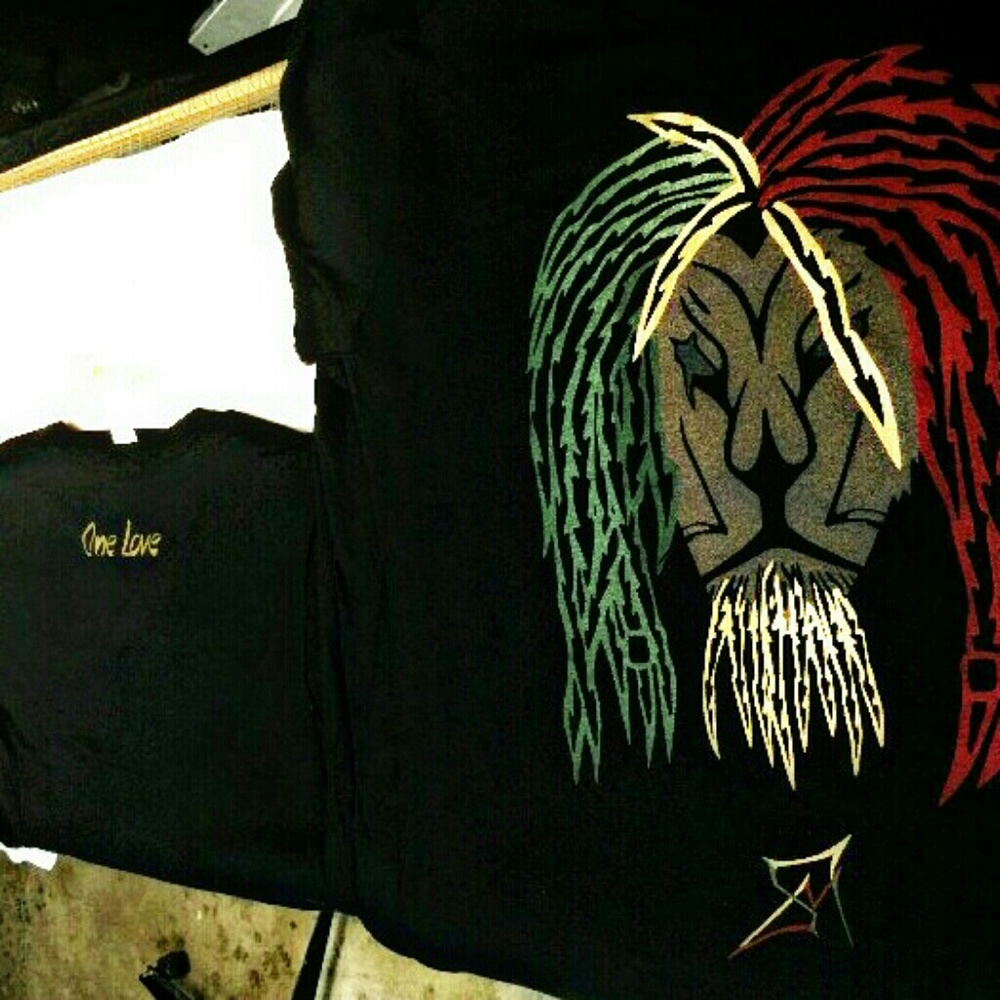 Rasta lion vneck shirt