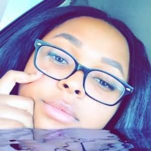 Meet your Posher, Chanel