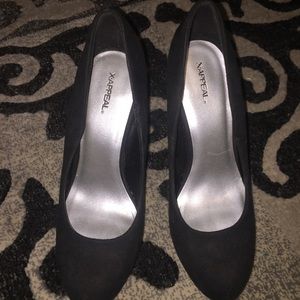 BLACK FAUX SUEDE HEELS
