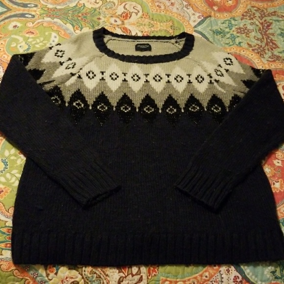 The Christmas Sweater - Picture 1 of 1