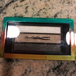 Brand new MAC eye shadow palette