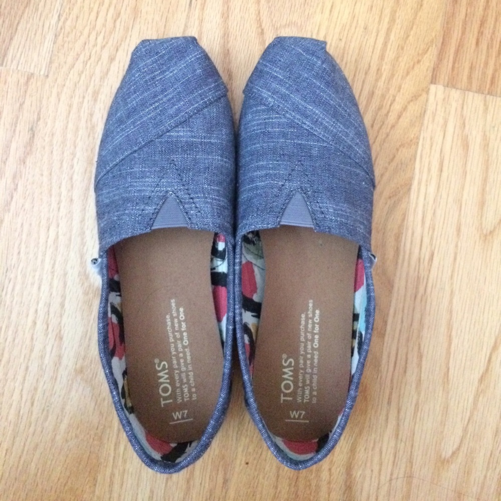 BRAND NEW TOMS