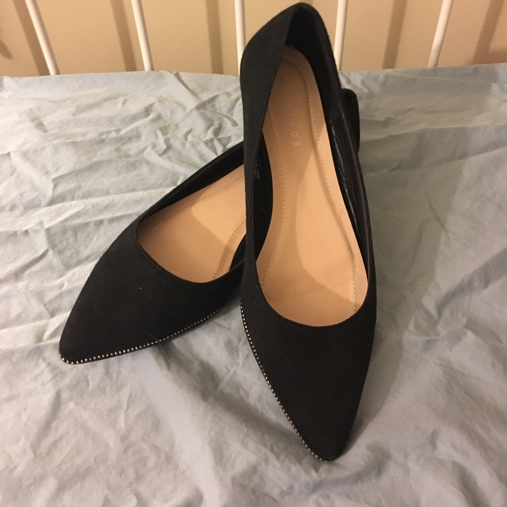 Black pointed flats
