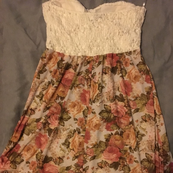 Strapless dress- very cute 😍😍 - Picture 2 of 8