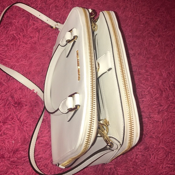 Michael Kors White Purse - Picture 5 of 6