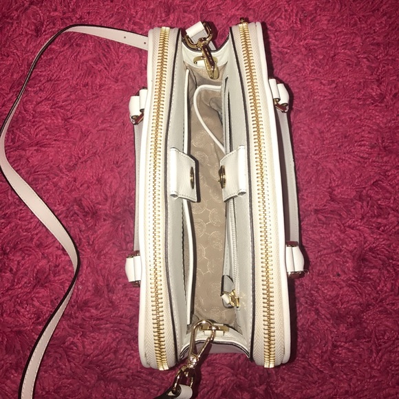 Michael Kors White Purse - Picture 6 of 6