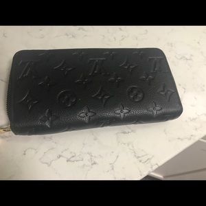 **SOLD** Louis Vuitton Noir Empriente Zippy wallet