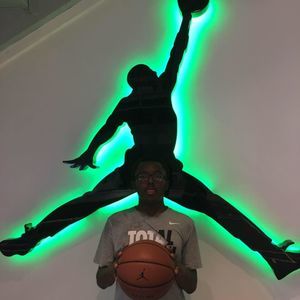 Meet your Posher, Amir