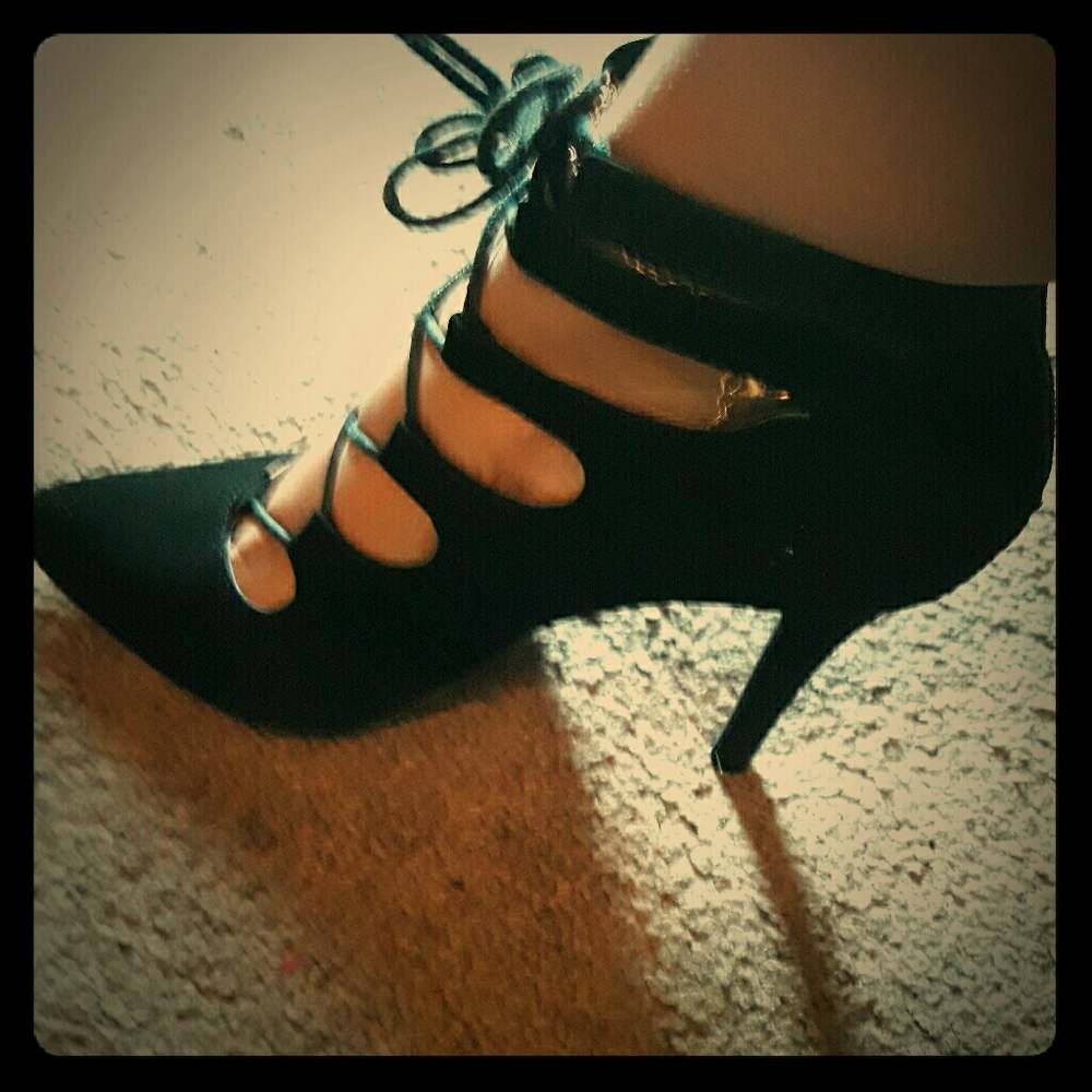 Black Pumps