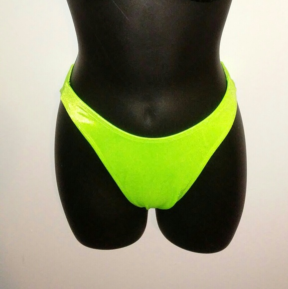 2 piece bikini - Picture 2 of 3