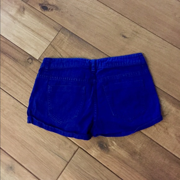 Shorts - Picture 2 of 3