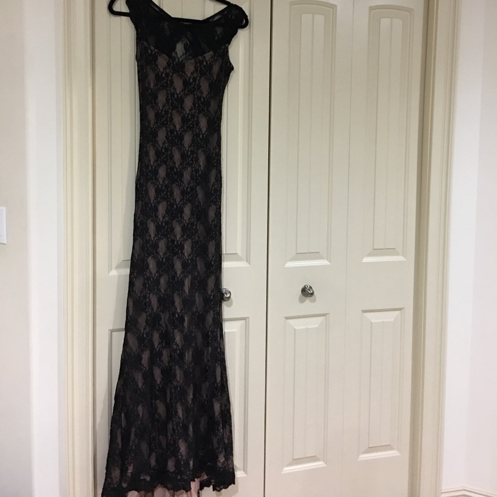 Lace evening maxi dress