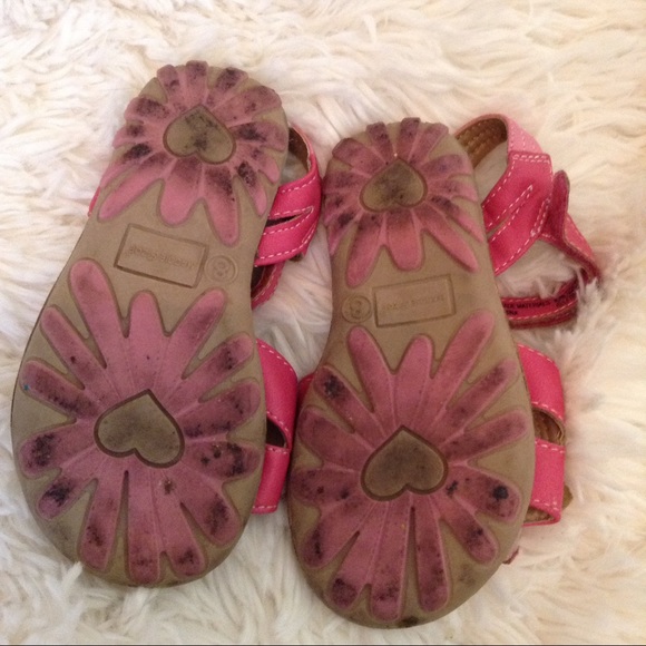 Two pairs of toddler shoes - Picture 3 of 5