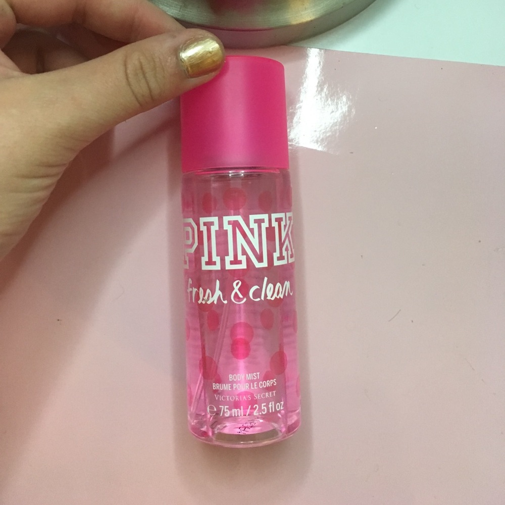 PINK fresh and clean body mist 2.5fl oz