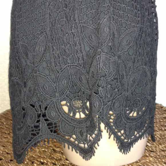 Tasseled Drawstring Floral Crochet Short - Picture 6 of 7