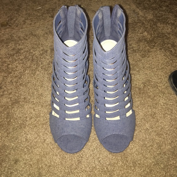 Blue high heels! - Picture 1 of 2
