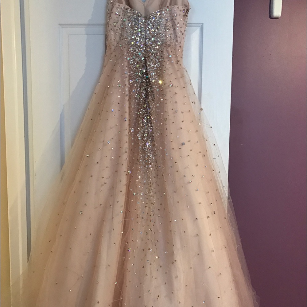 𝑻𝑬𝑹𝑨𝑵𝑰 𝑪𝑶𝑼𝑻𝑼𝑹𝑬 𝑫𝑹𝑬𝑺𝑺 - Picture 4 of 5