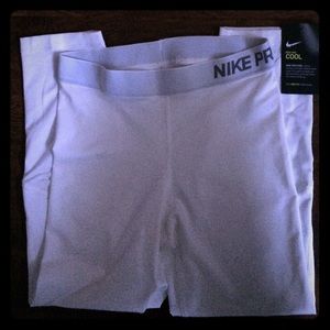 White Nike Pro leggings