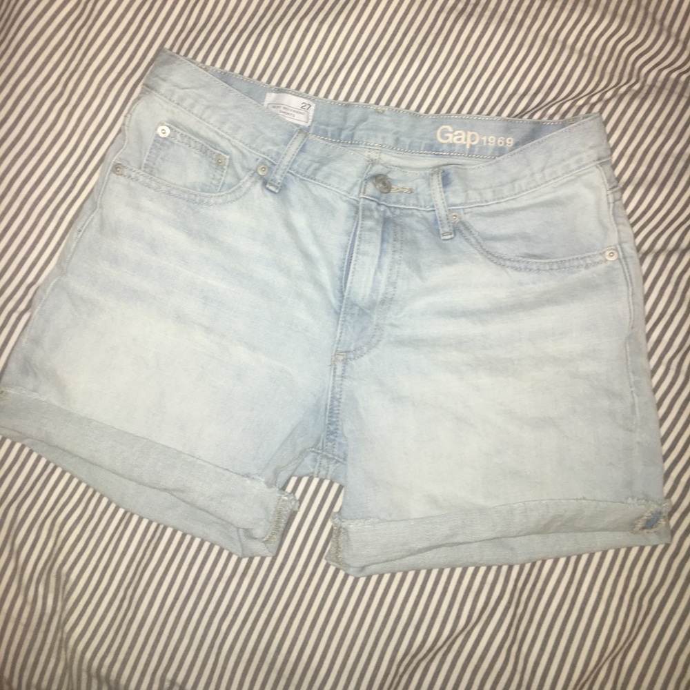 Gap 1969 Sexy Boyfriend Jean Shorts - size 27r
