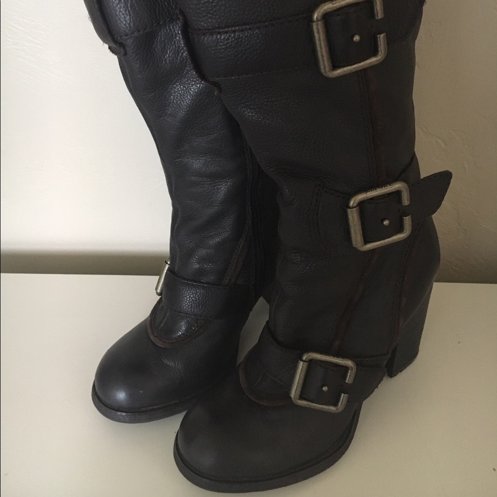 Buckle boots brown