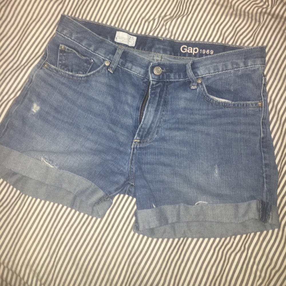 Gap 1969 Sexy Boyfriend Jean Shorts - size 27r