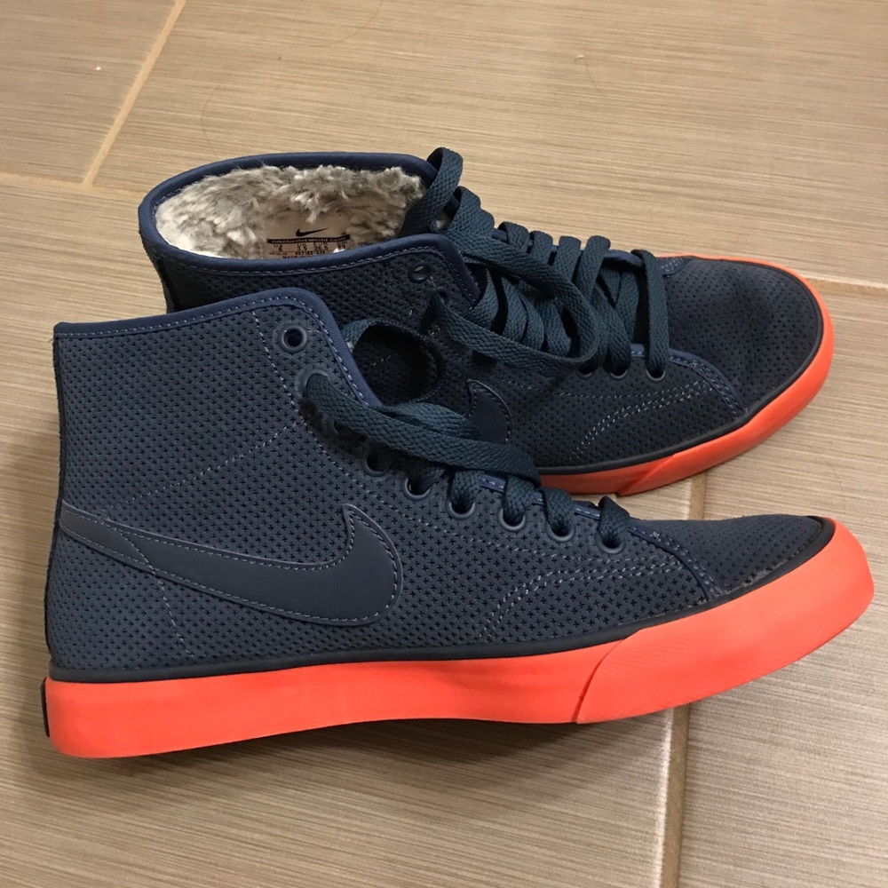 Nike causal high top sneakers
