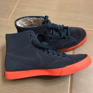 Nike causal high top sneakers