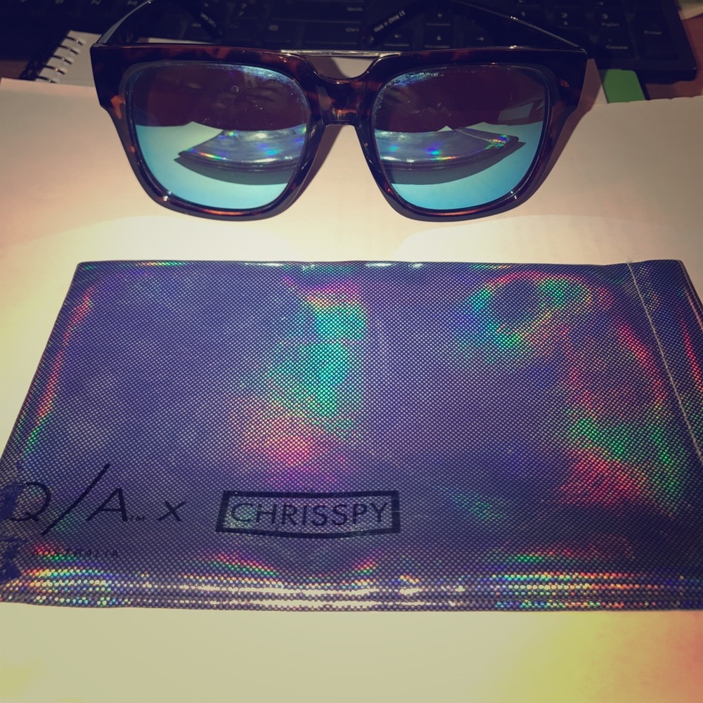 Quay Chrisspy sunnies 🕶🕶