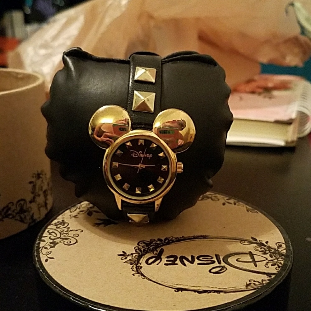 BRAND NEW DISNEY MICKEY MOUSE WATCH