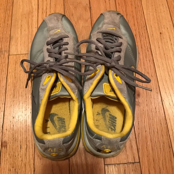 yellow and grey nike sneakers - Picture 4 of 6