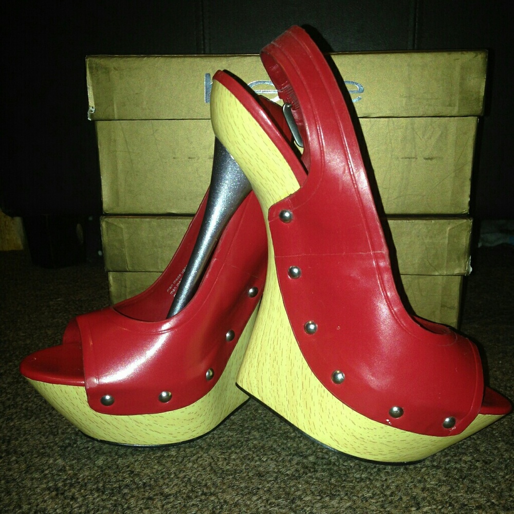 Bebe size 7 red heels