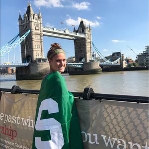 Meet your Posher, Claire