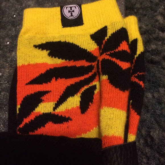 Brand new pair of socks by 'The Finer Things' - Picture 3 of 4