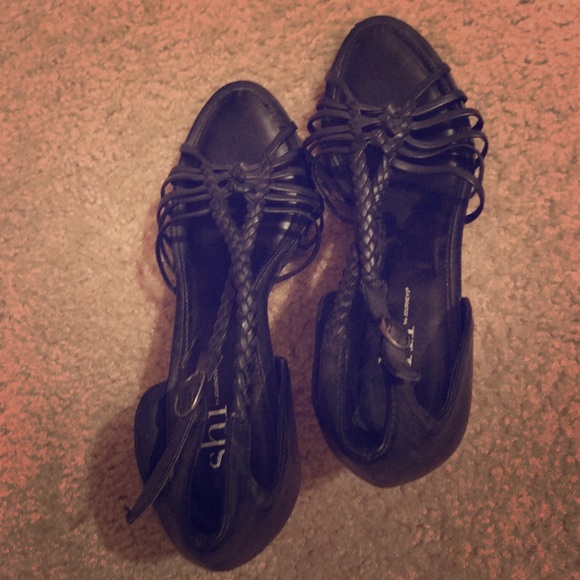 Black SHI by Journeys heels - Picture 2 of 4