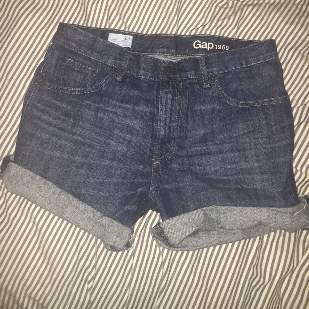 Gap 1969 Sexy Boyfriend Shorts - size 27r