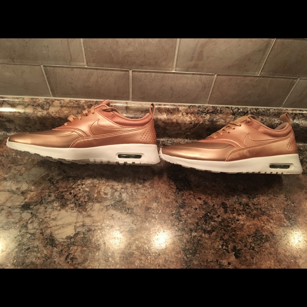 Rosegold Nike Thea