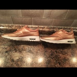 Rosegold Nike Thea