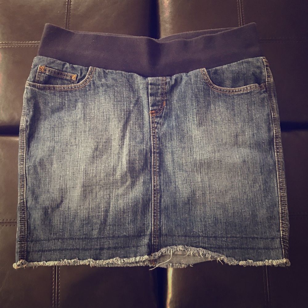 Cute and summery maternity jean skirt!