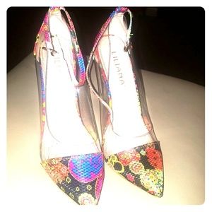 Multi color pumps