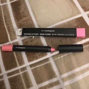 MAC velvetease lip pencil in tease me