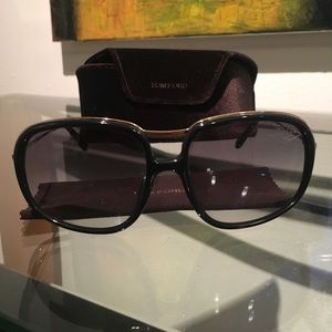 SUNGLASSES TOM FORD BLACK OVALS AND GOLD