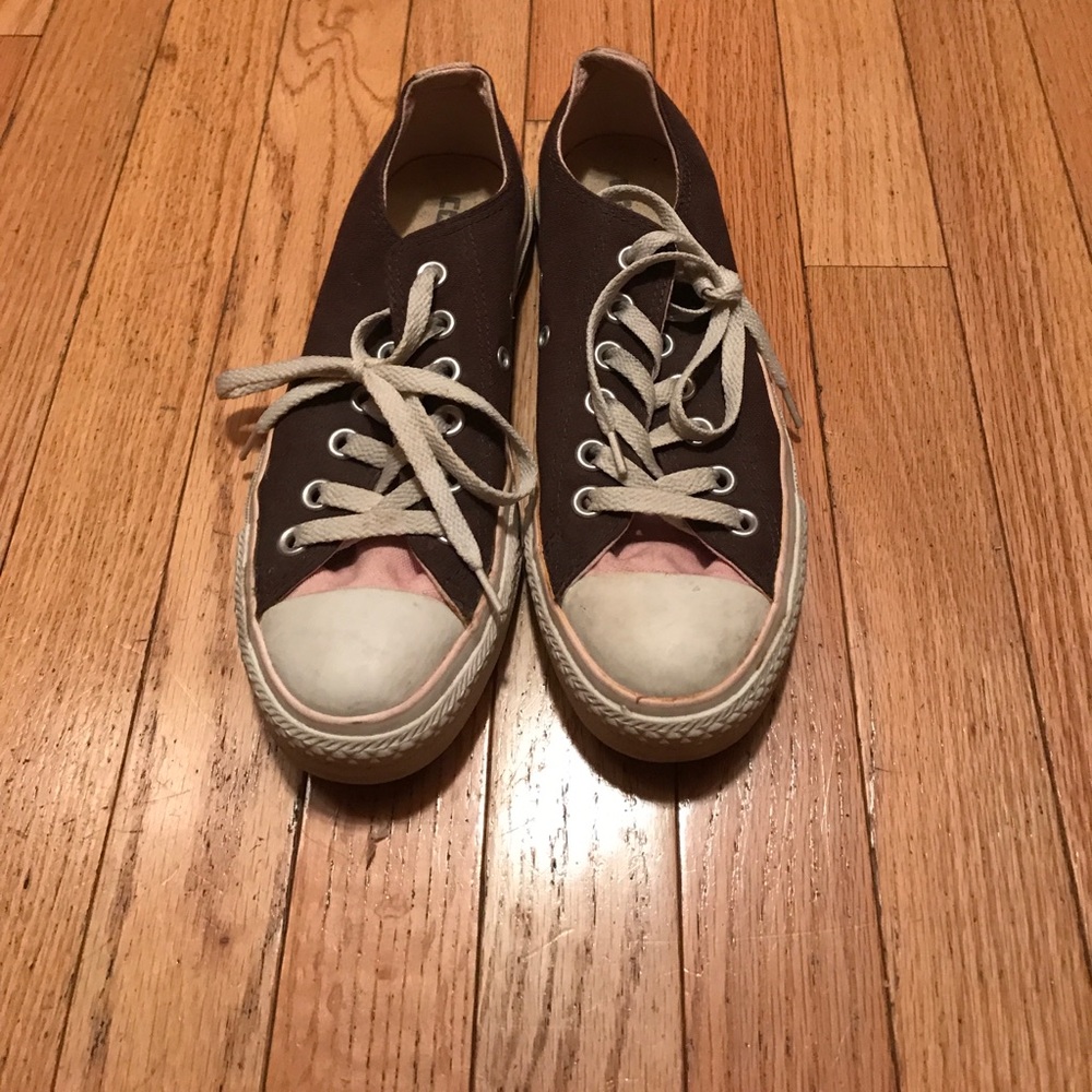 brown and pink women's low top converse