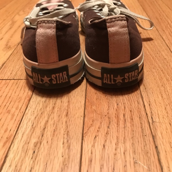 brown and pink women's low top converse - Picture 3 of 7