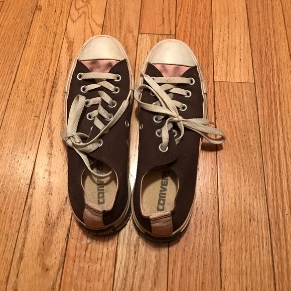 brown and pink women's low top converse - Picture 4 of 7
