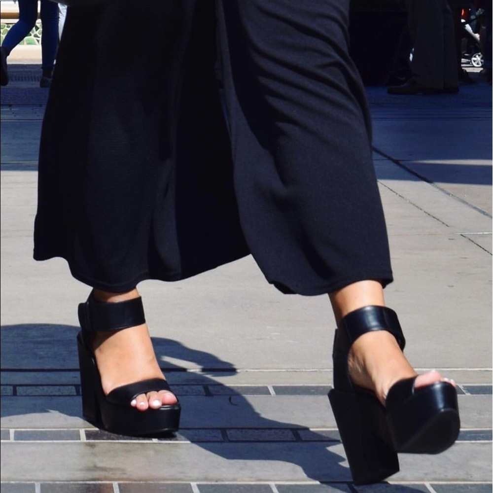 Platform sandals - Picture 2 of 2